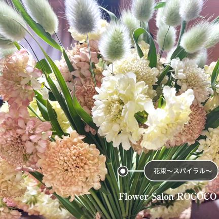 花束をスパイラルで組んでみたぁ～の記事動画