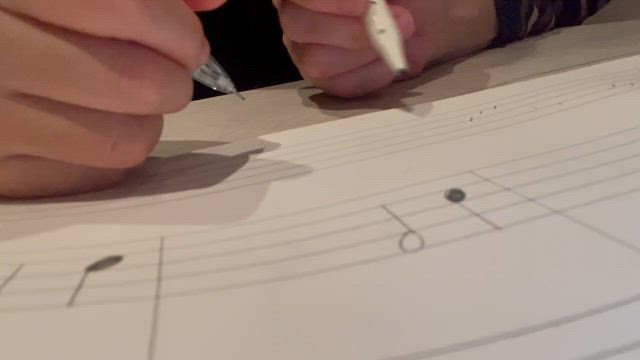 斜線の音符の記事動画