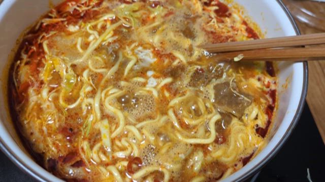 松屋の牛肉水煮アレンジレシピ〜<(￣︶￣)>の記事動画