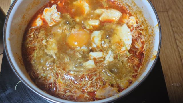 松屋の牛肉水煮アレンジレシピ〜<(￣︶￣)>の記事動画