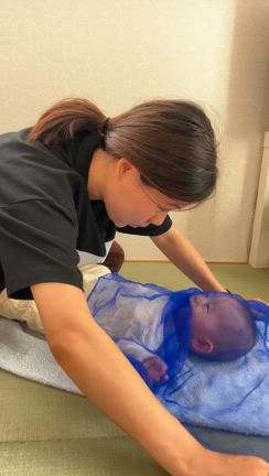 【体験会開催】ママがめっちゃ上手で思わず「看護師さんですか」と聞いてしまったベビマ体験会。の記事動画
