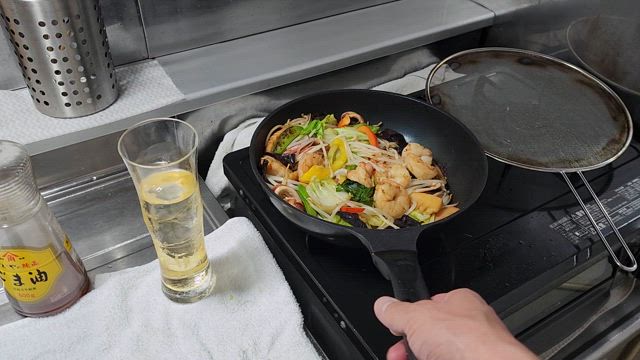 イカ エビ ☆ 野菜炒め ♪の記事動画