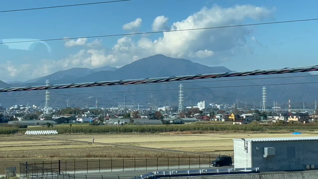 新幹線で西に向かうと最初に見えてくる目立つ山はの記事動画