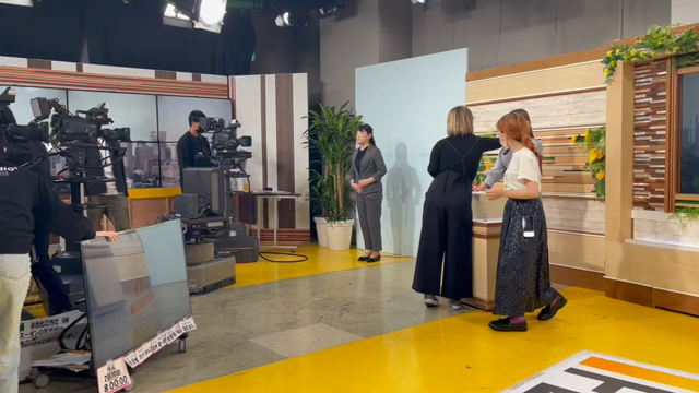 生放送のスタジオできびきびと働くスタッフさんの姿を見ているのか好きだ。の記事動画