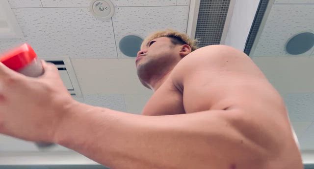 筋肉男の記事動画