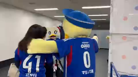 マリノス：キャラクター写真撮影会に行ってきましたの記事動画