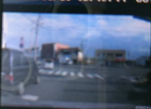 2度見して事故りそうになった光景の記事動画
