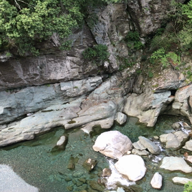 染色の水源をドローンで撮影！の画像