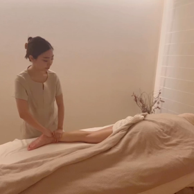 【手から伝わる癒しの力】の画像