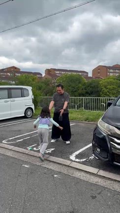 10日ぶりに愛娘と再会！帰国初日の父ちゃんの幸せ時間の記事動画