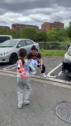 10日ぶりに愛娘と再会！帰国初日の父ちゃんの幸せ時間の記事動画