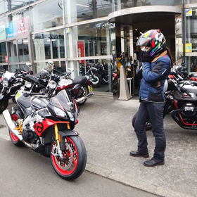 aprilia TUONO V4 1100 FACTORY納車での画像