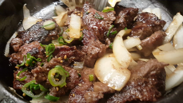 大阪松屋の「漢のランチ」の記事動画