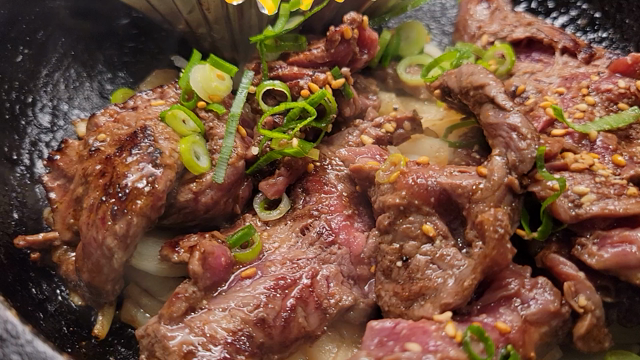 ひとり焼き肉松屋の『漢のランチ』の記事動画