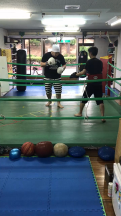 古巣のボクシングジムへ。の記事動画