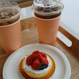 湖の近くのビューマッチブカフェ #2 インスタ映えルーフトップの画像