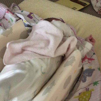 4m30d  ネントレ4日目（お昼寝）の記事動画