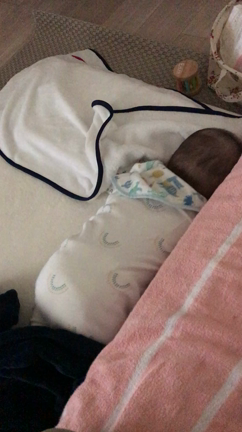 4m27d  ネントレ1日目（お昼寝）の記事動画