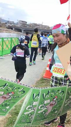 京都マラソンの応援へ◎鴨川沿いに着物応援隊が現れたぞ^^の記事動画