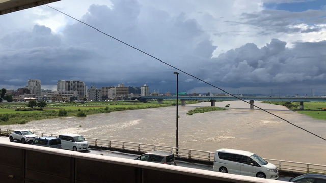 台風の影響？多摩川が増水！の記事動画