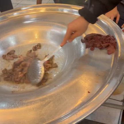 ラクダ肉ホルモン食ってみな、飛ぶぞ。の記事動画