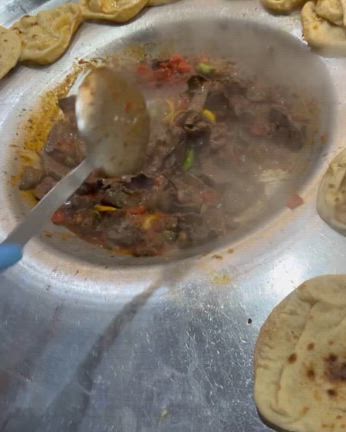 ラクダ肉ホルモン食ってみな、飛ぶぞ。の記事動画