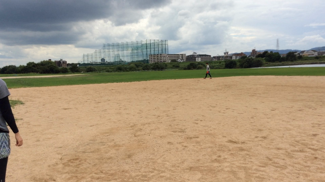 【河川敷で少し遠めのキッチボール】の記事動画