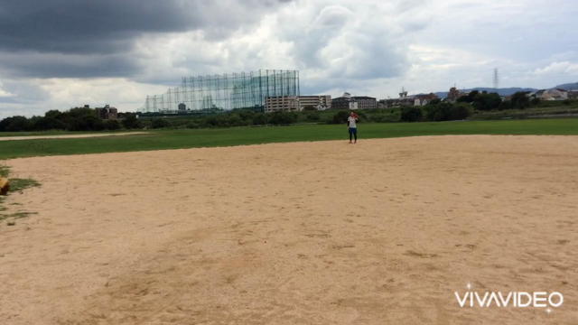 【河川敷で少し遠めのキッチボール】の記事動画