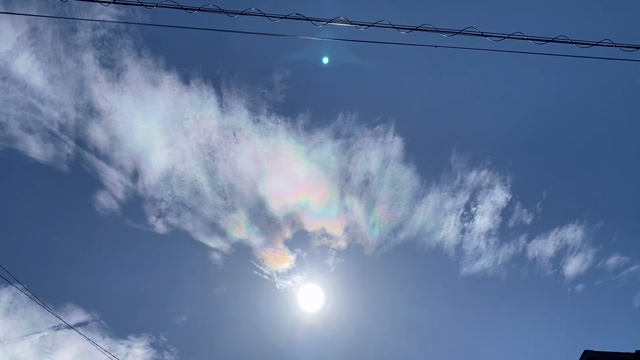 綺麗な彩雲と一緒に？何？あれ！の記事動画