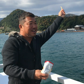 エサやりの画像