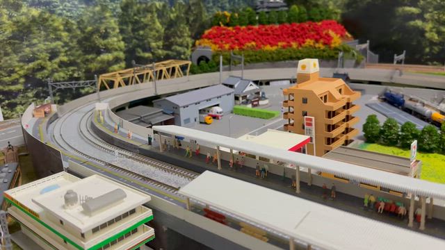 鉄道模型新規入線 ☆ 小田急百貨店から小田急電鉄3000形＋1000形が入線♪の記事動画