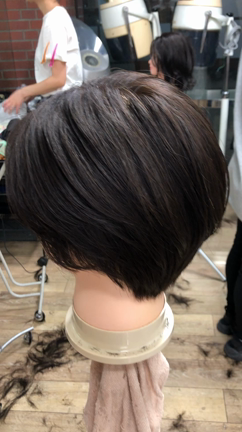 どの角度から見てもバランスのよいヘアスタイルはこれで決まり！！の記事動画