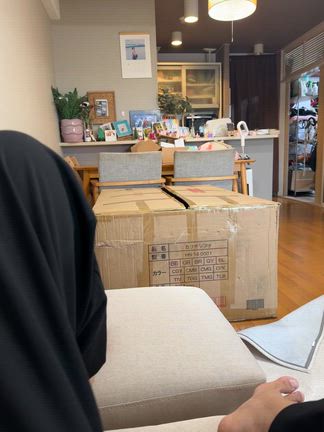 女一人で組み立てられる、3万円のカウチソファ〜まだまだ子供なおてんばな娘を添えて〜の記事動画
