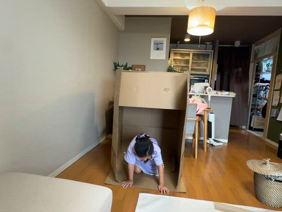 女一人で組み立てられる、3万円のカウチソファ〜まだまだ子供なおてんばな娘を添えて〜の記事動画