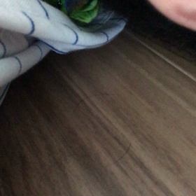 動画 寝ている夫の首の下に入り込むの画像