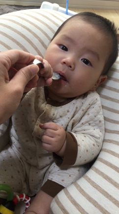 離乳食スタートの記事動画