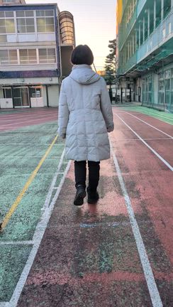 目をつぶるとまっすぐ歩けない説検証してみたの記事動画