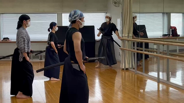 一歩進んで二歩下がる？の記事動画