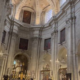 修道院内部の画像