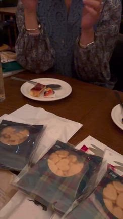 LWFのお花や木の実の先生方と六本木「orange」にて新年会♫なぞなぞで盛り上がりました！！の記事動画