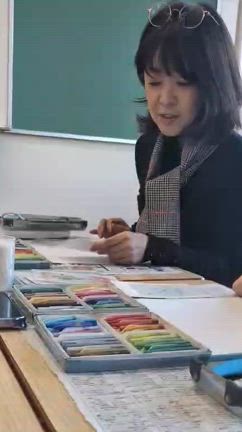 白い教会とピアノと三条高校外部講師の記事動画