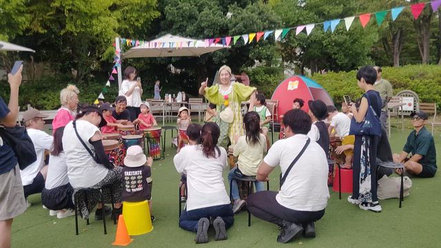「ピクニックマルシェ」の様子の記事動画