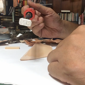 試し焼印作業の画像