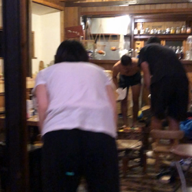 大男 VS ゴキブリの画像