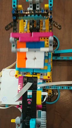 【プログラミング】LEGO spike primeでルービックキューブを揃えるロボット作りに挑戦の記事動画