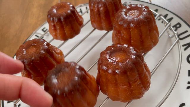 カヌレの形をした何か(*´σｰ｀)の記事動画