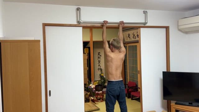 懸垂対決の記事動画