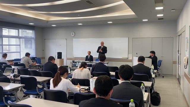 記者会見の記事動画