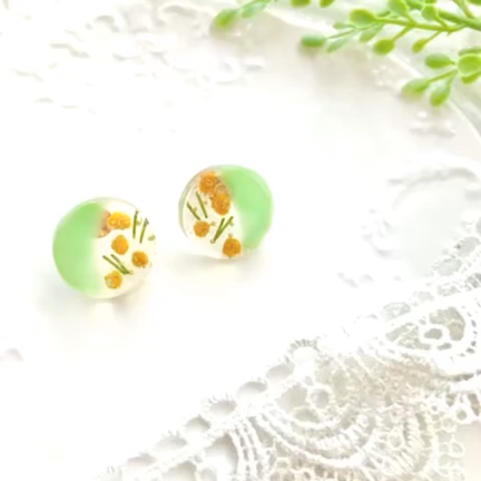 ほんの少しのポイントで「美しさ」が変わる♡シリコンモールドで作るUVレジン・ミモザのピアスの記事動画