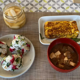 "今日のお昼ご飯" ローゼルの塩漬けでおにぎりをの画像